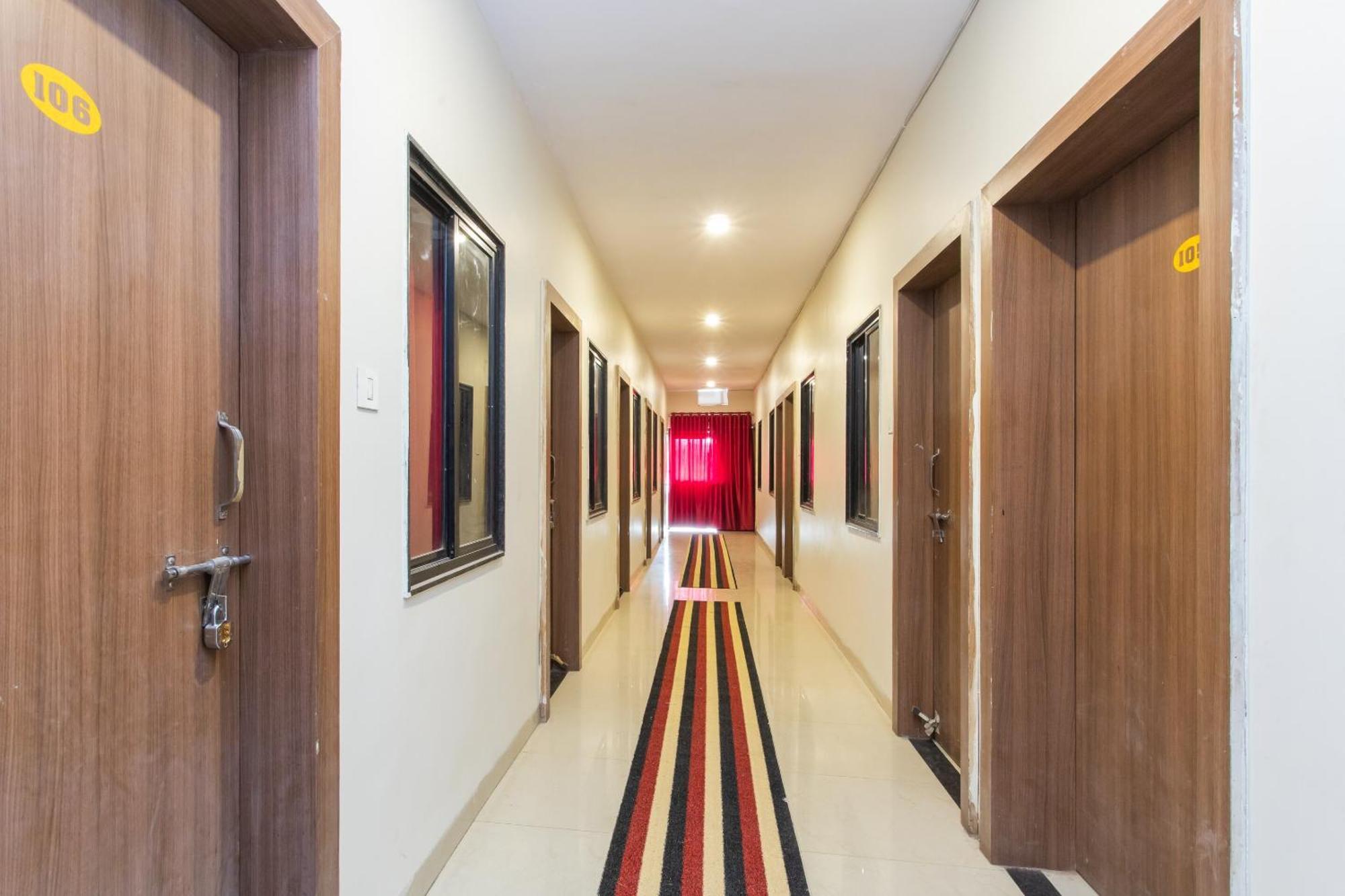 โอโย 27860 โฮเต็ล แอปเปิ้ล ทรี Hotel อินดอร์ ภายนอก รูปภาพ